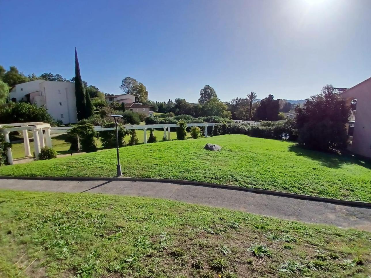 Appartement Grimaud Bord De Mer Luaran gambar